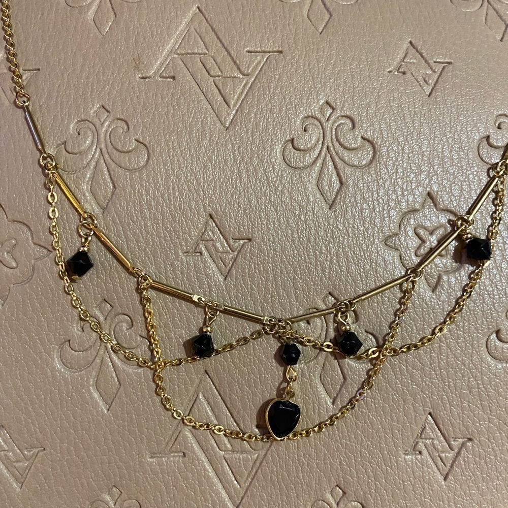 Beautiful necklace - Picture 2 of 3
